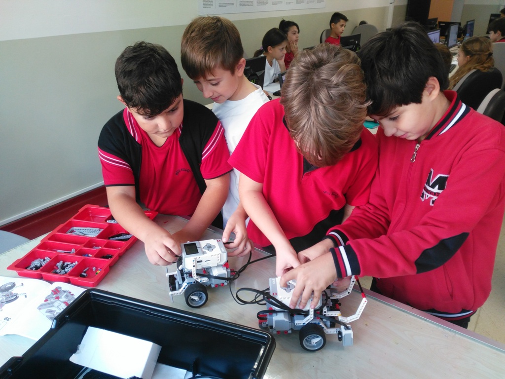 Robotik ve Kodlama Eğitimi Alan Öğrencilerimiz “Europa Code Week” Etkinliğine Katıldılar